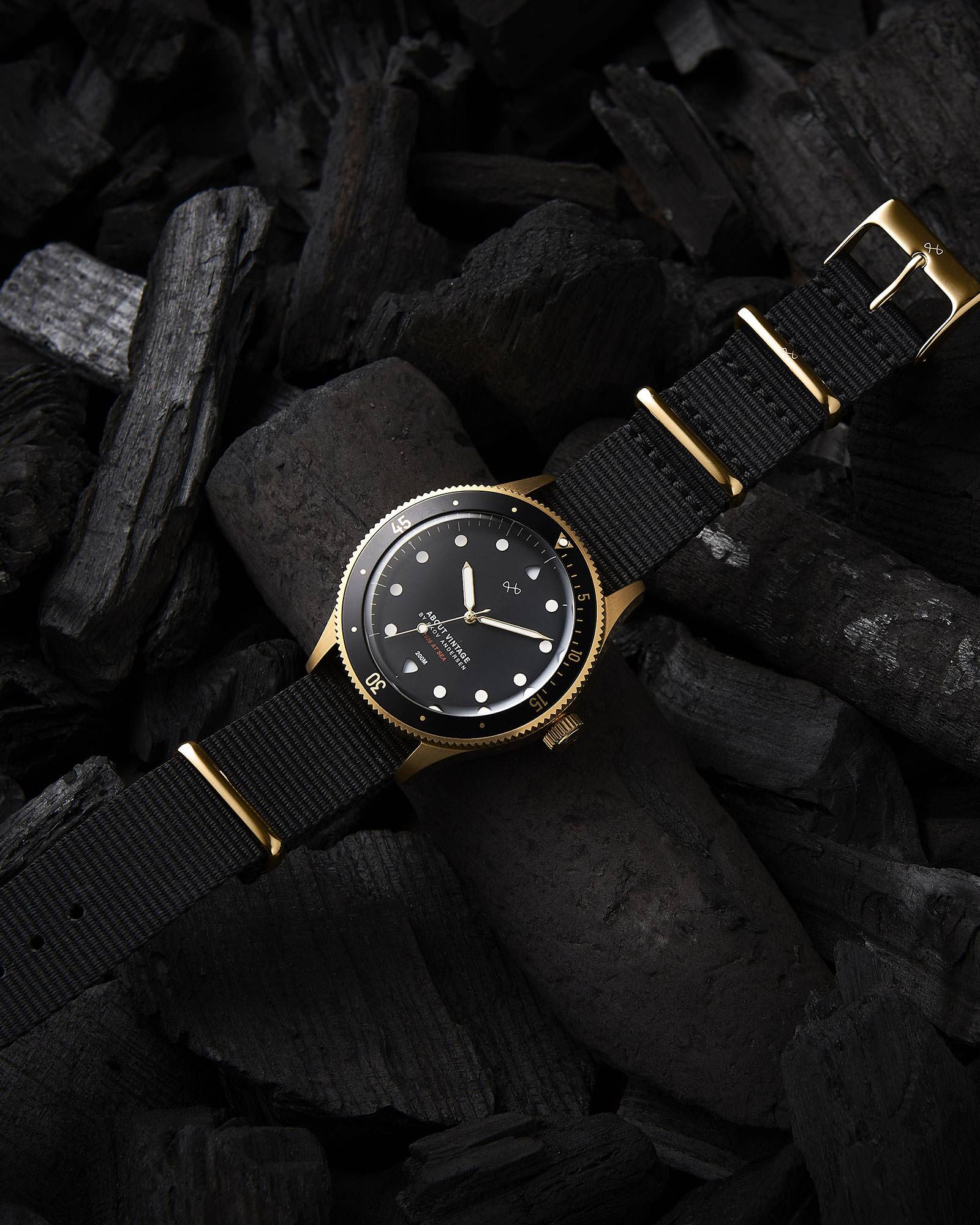 1926 At'sea, Gold / Black