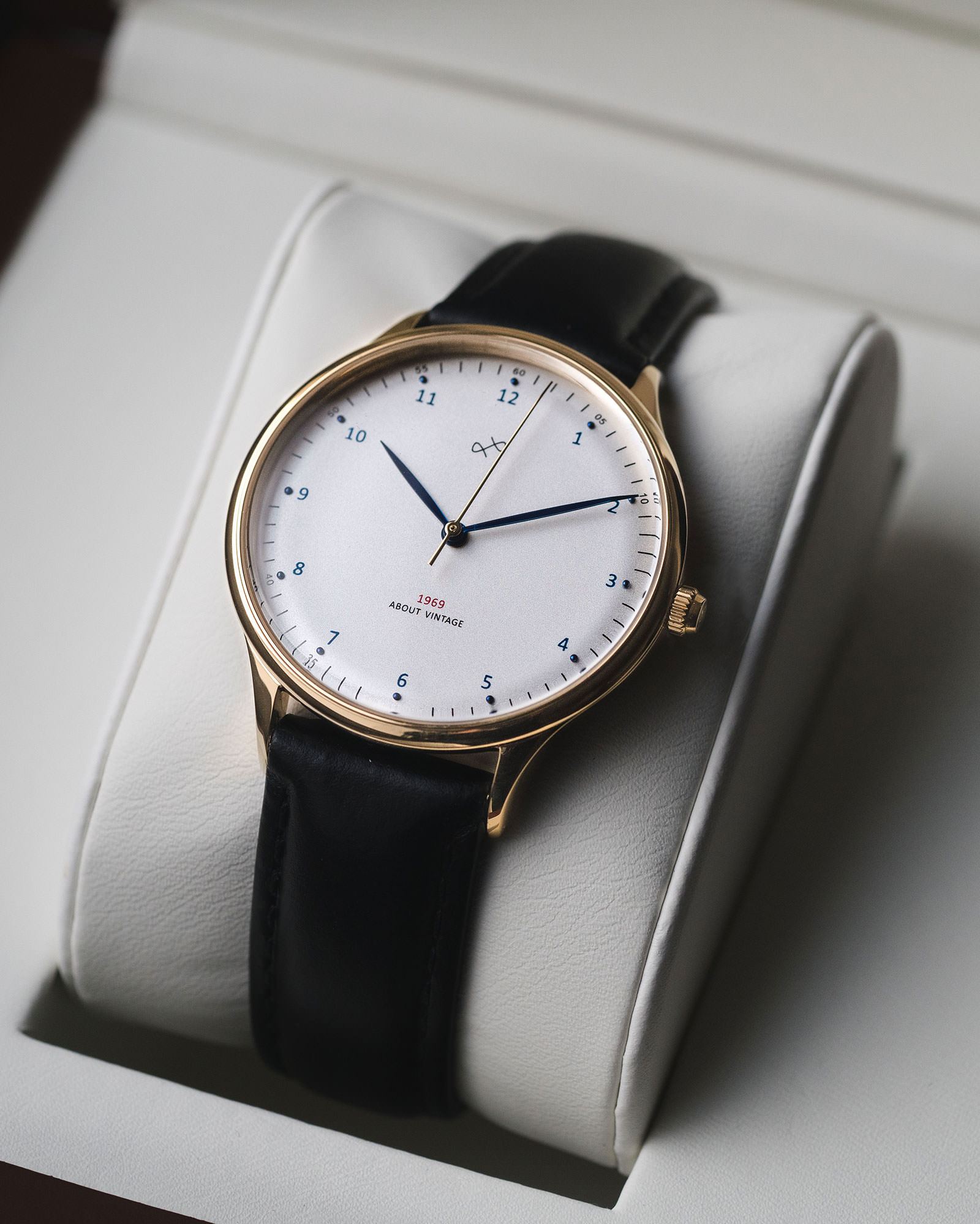 1969 Vintage, Gold / White