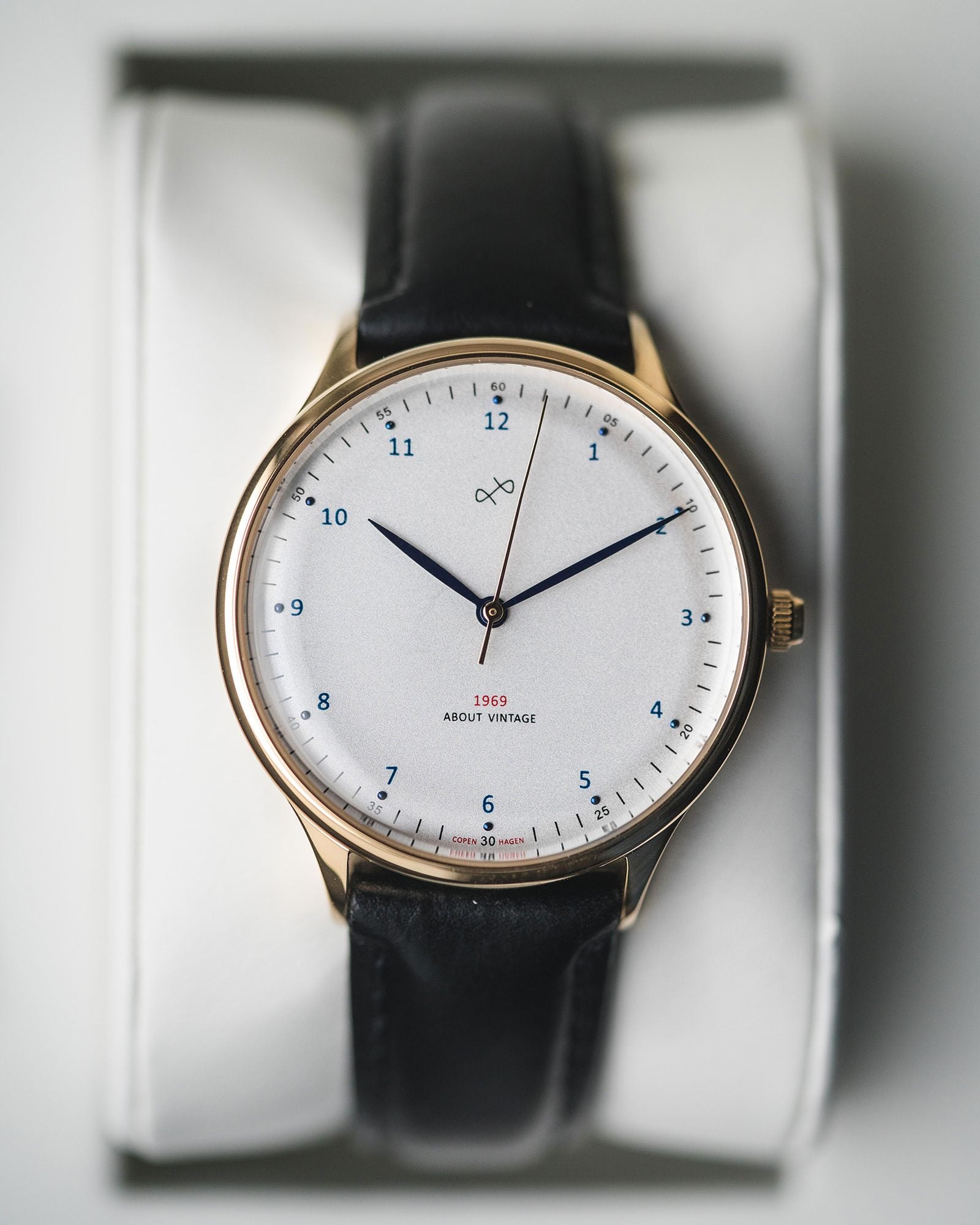 1969 Vintage, Gold / White
