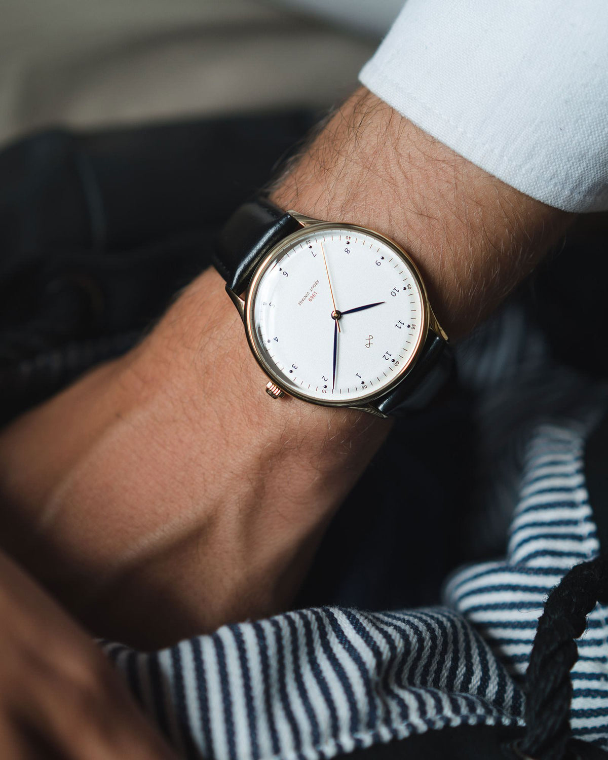 About Vintage - 1969 Vintage, Gold / White #Strap_Black