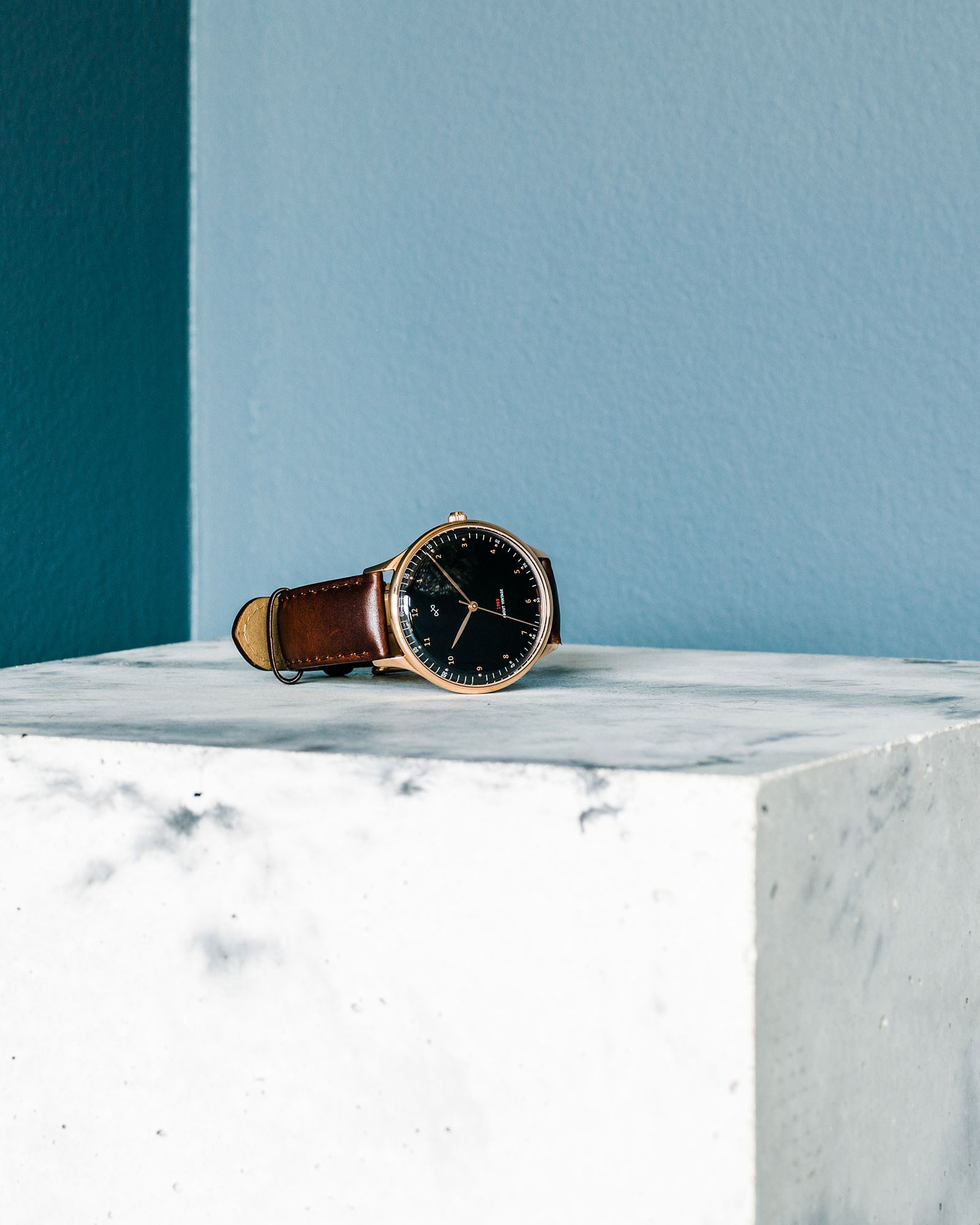 1969 Vintage, Rose Gold / Black