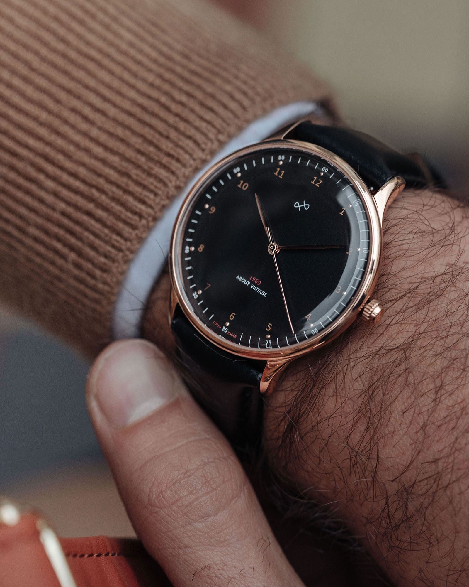 1969 Vintage, Rose Gold / Black