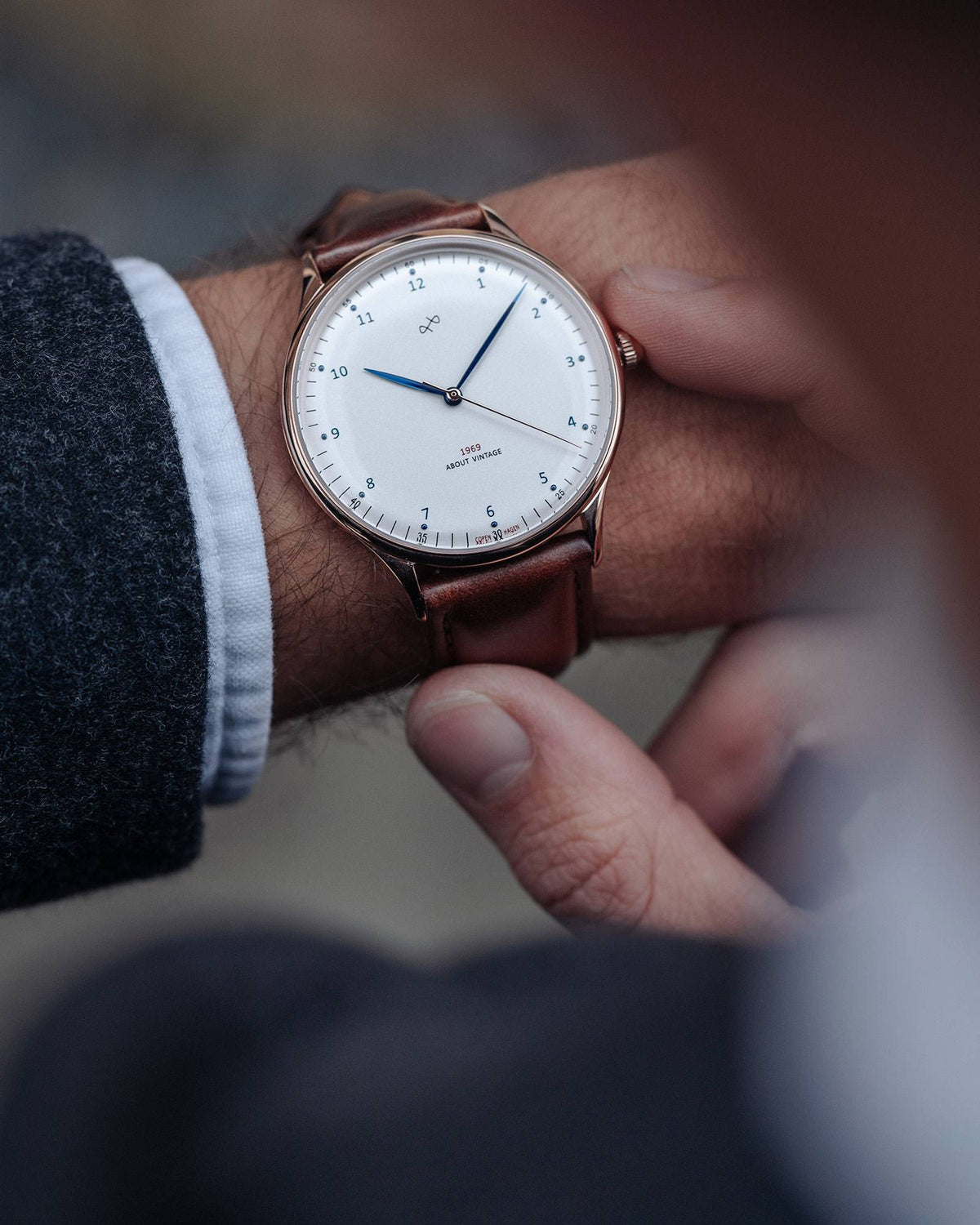 About Vintage - 1969 Vintage, Rose Gold / White #Strap_Dark Brown