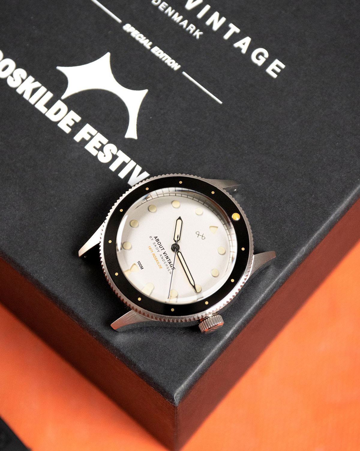 About Vintage - 1971 Stagediver, Steel / Off White