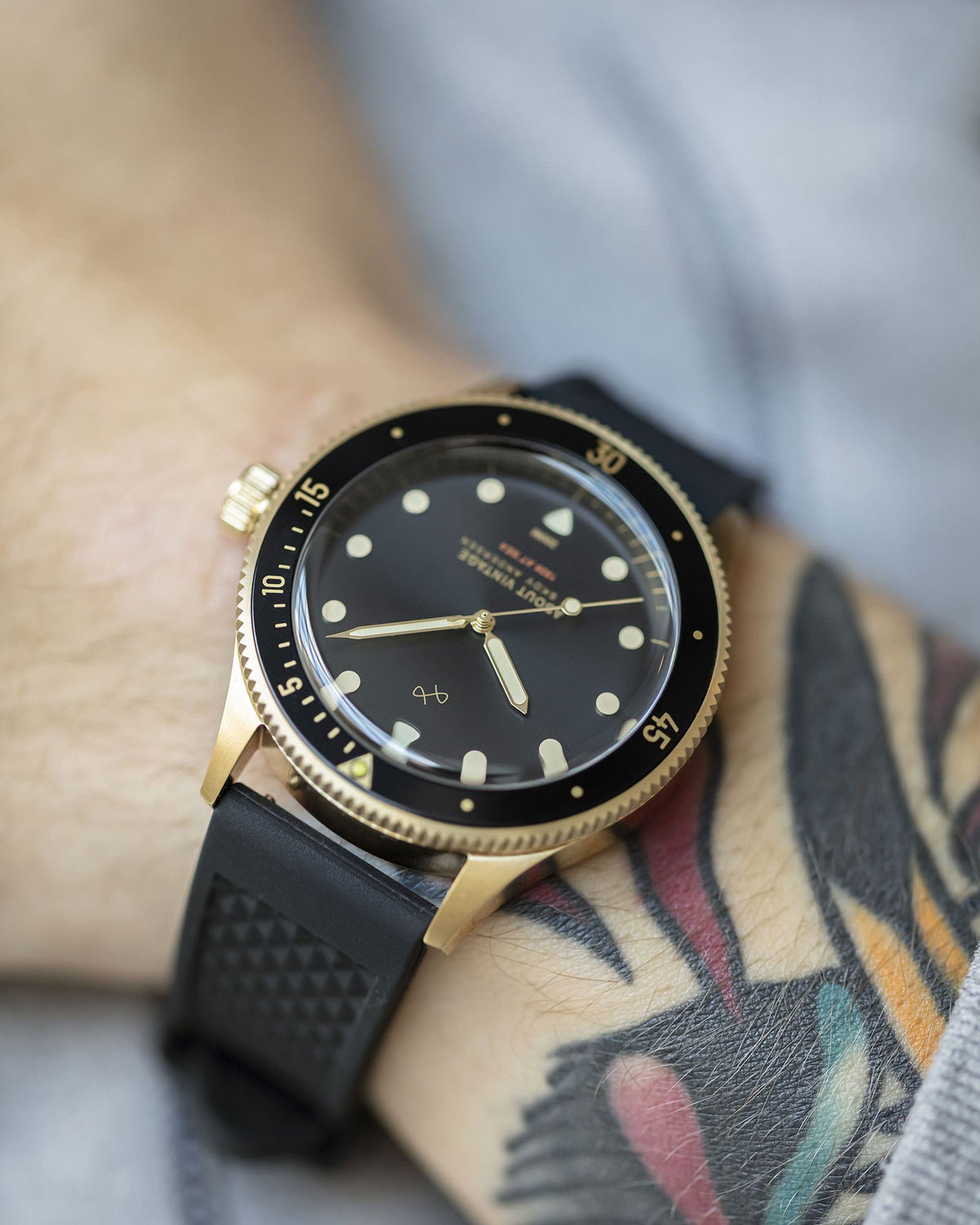 About Vintage - 1926 At'sea, Gold / Black Vintage #Strap_Black Silicone