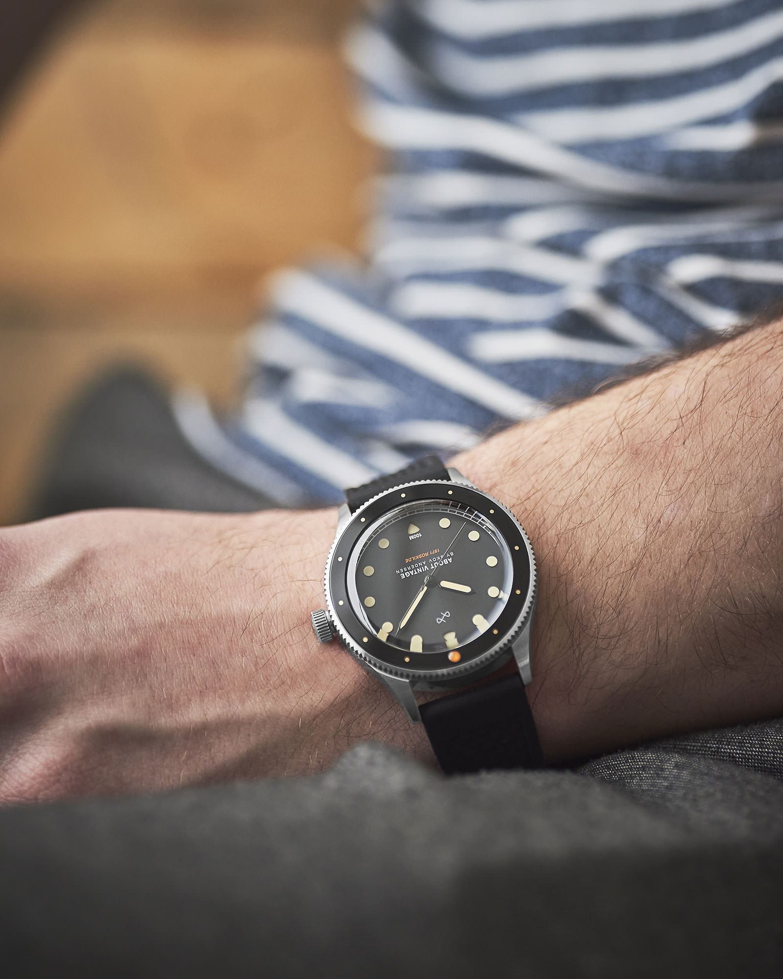 About Vintage - 1971 Stagediver, Steel / Black