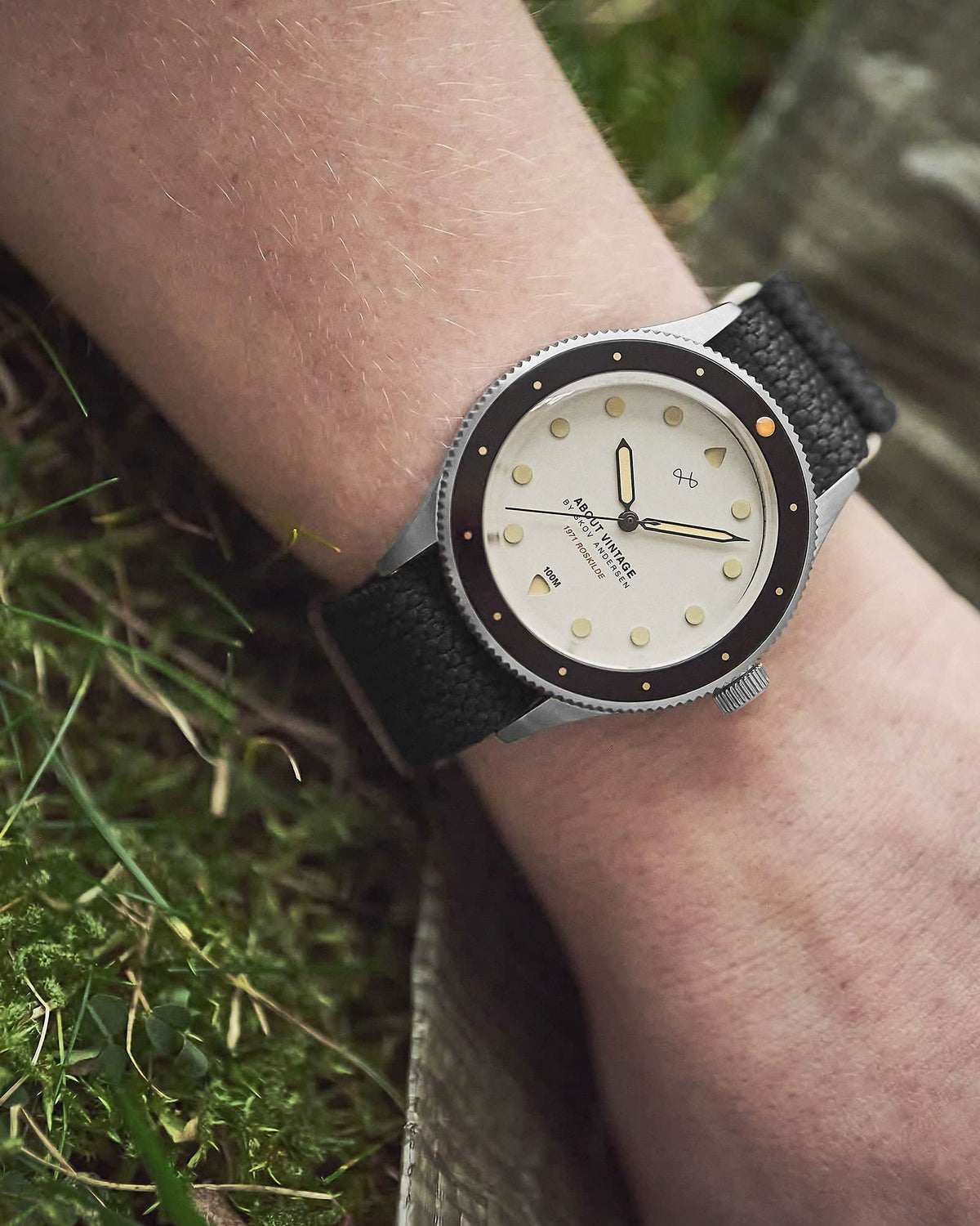 About Vintage - 1971 Stagediver, Steel / Off White