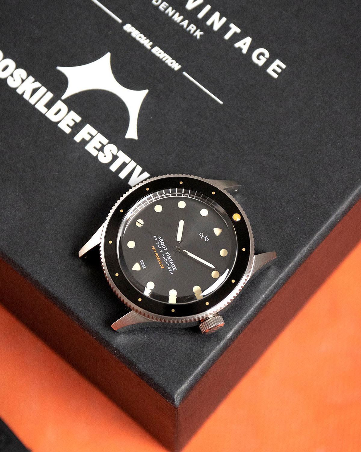 About Vintage - 1971 Stagediver, Steel / Black