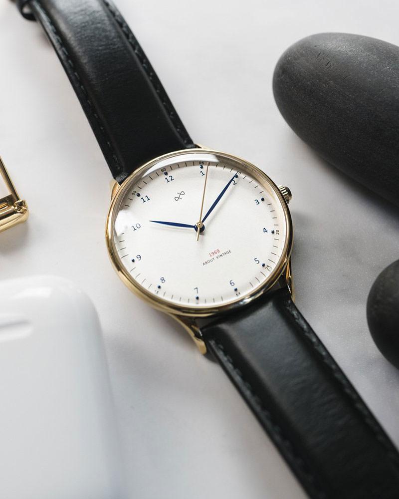 1969 Vintage, Gold / White