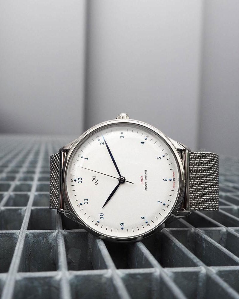 1969 Vintage, Steel / White