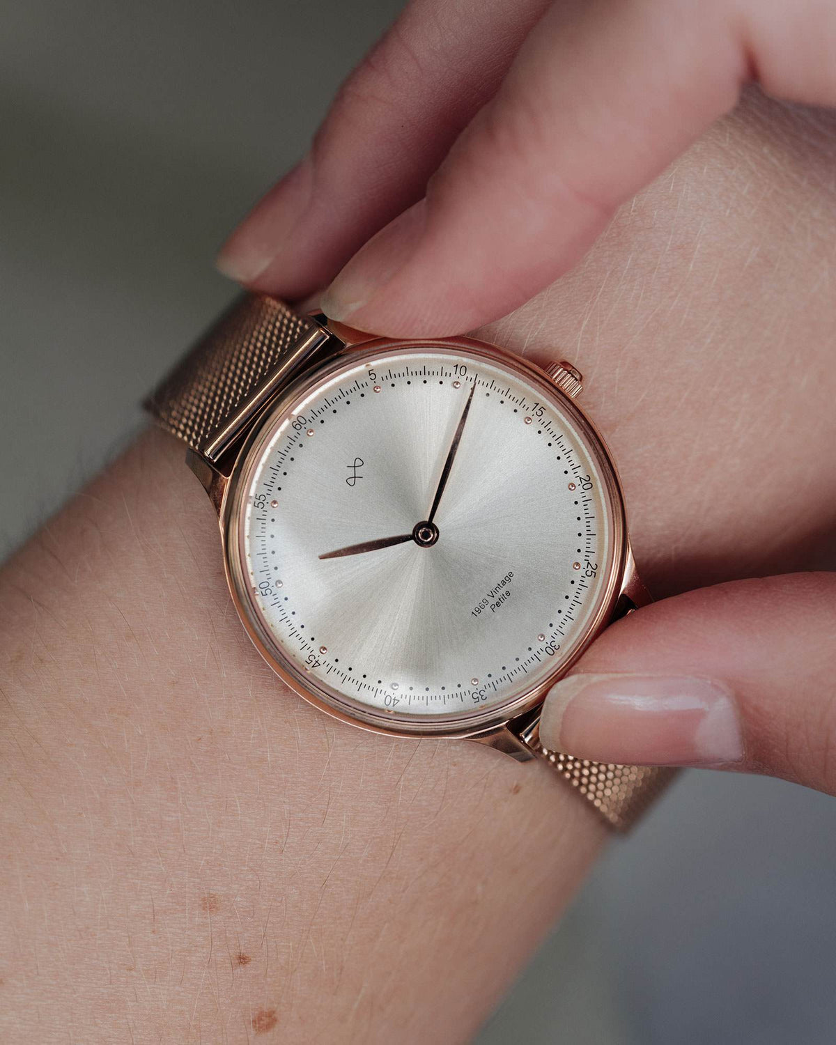 About Vintage - 1969 Petite, Rose Gold / Rose Gold Sunray #Strap_Mesh Rose Gold