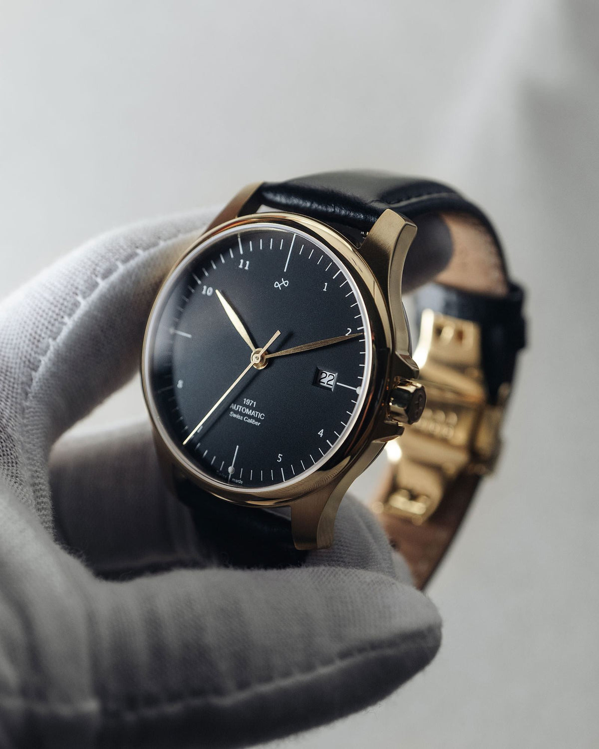 About Vintage - 1971 Automatic, Gold / Black - Swiss Made #Strap_Black