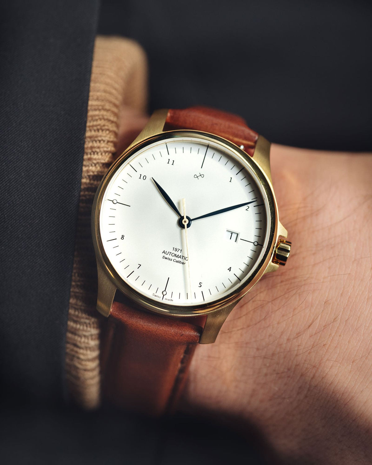 About Vintage - 1971 Automatic, Gold / White - Swiss Made #Strap_Brown