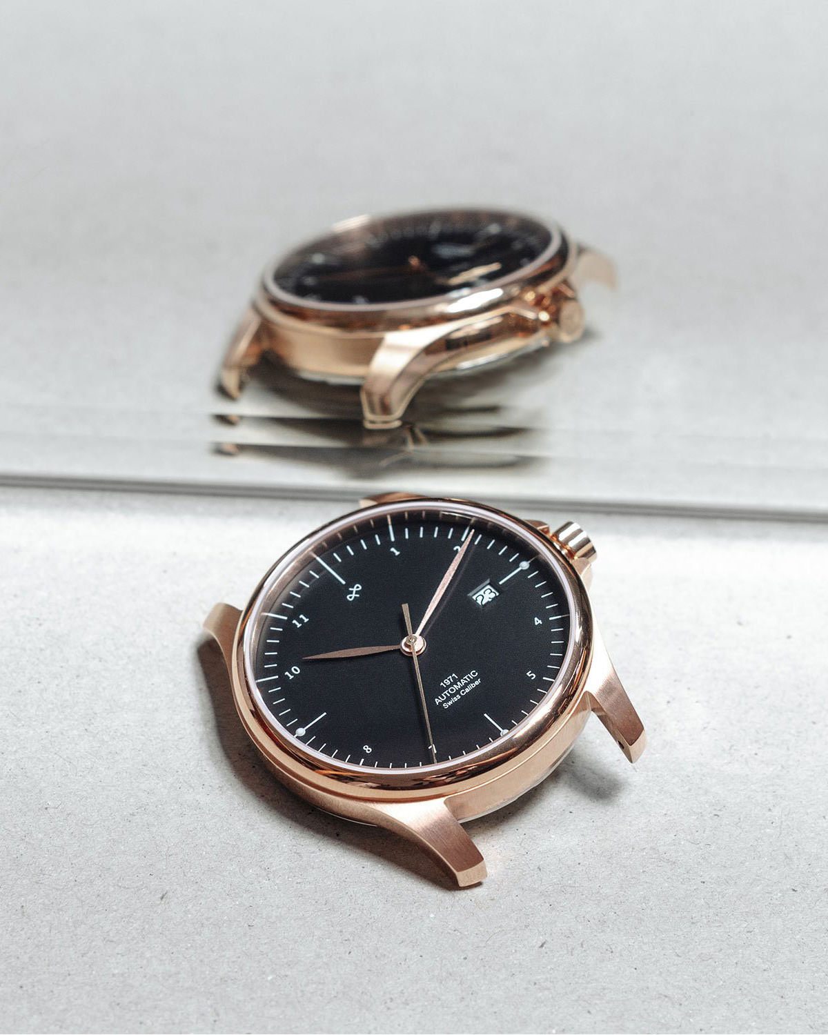 About Vintage - 1971 Automatic, Rose Gold / Black - Swiss Made